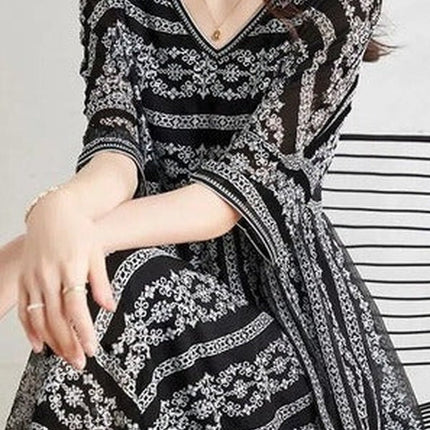 Noble 3/4 Sleeve Print Midi Dress